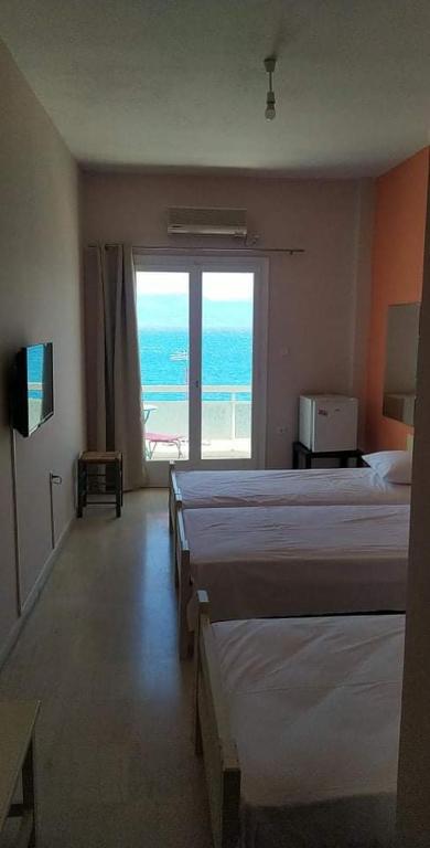 Rooms Romeo's Eratini room 6